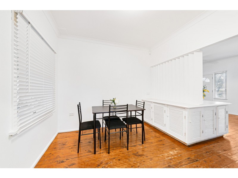 4 Sunset Street, Wyoming NSW 2250