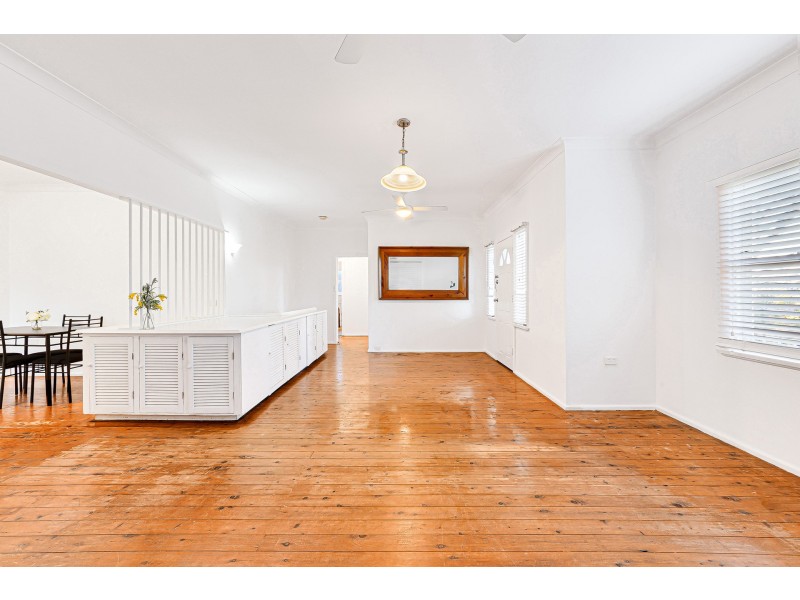 4 Sunset Street, Wyoming NSW 2250