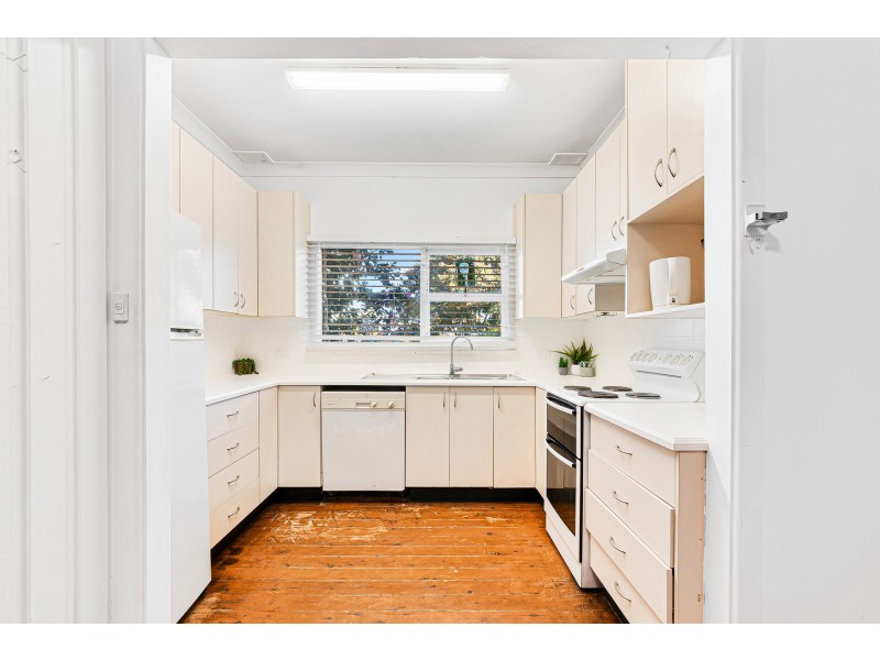 4 Sunset Street, Wyoming NSW 2250