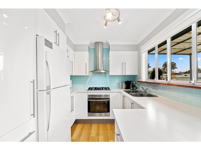 26 Warwick Avenue, Mannering Park NSW 2259