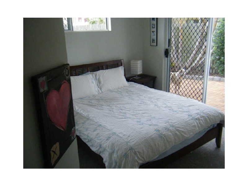 2/6 Amanda Avenue, Marcoola QLD 4564