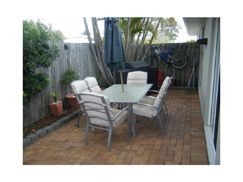 2/6 Amanda Avenue, Marcoola QLD 4564