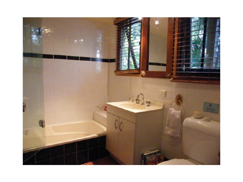 2 Lagoda Dr, Mount Coolum QLD 4573