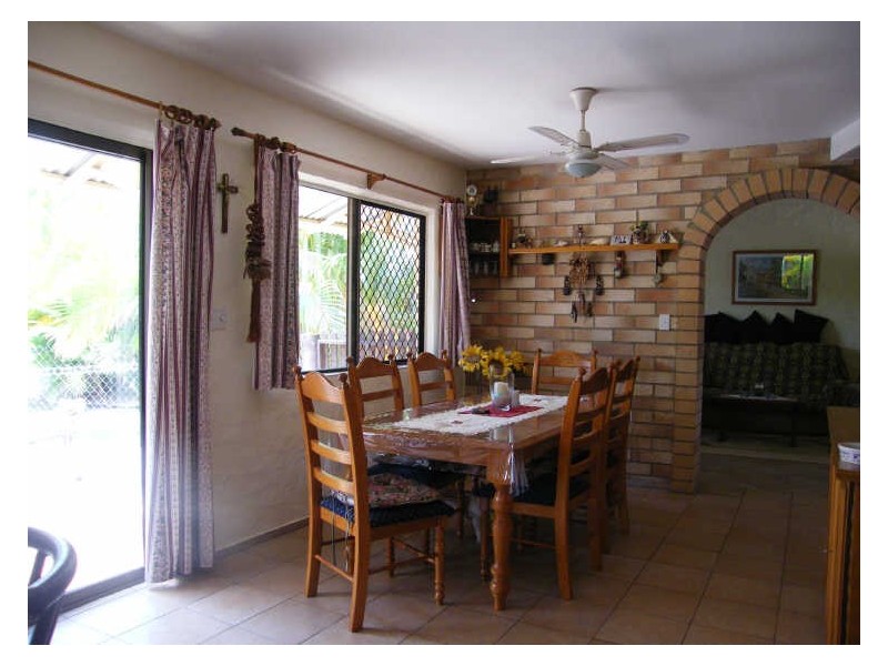 5 Gweneth Rd, Weyba Downs QLD 4562