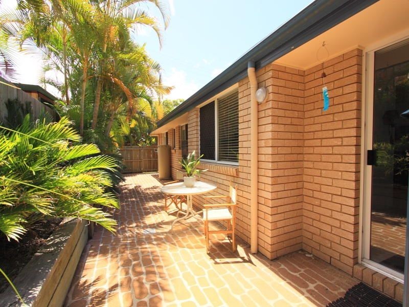 2 Beryl Tce, Mount Coolum QLD 4573