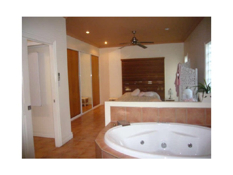 33 Beach Road, Dolphin Heads QLD 4740