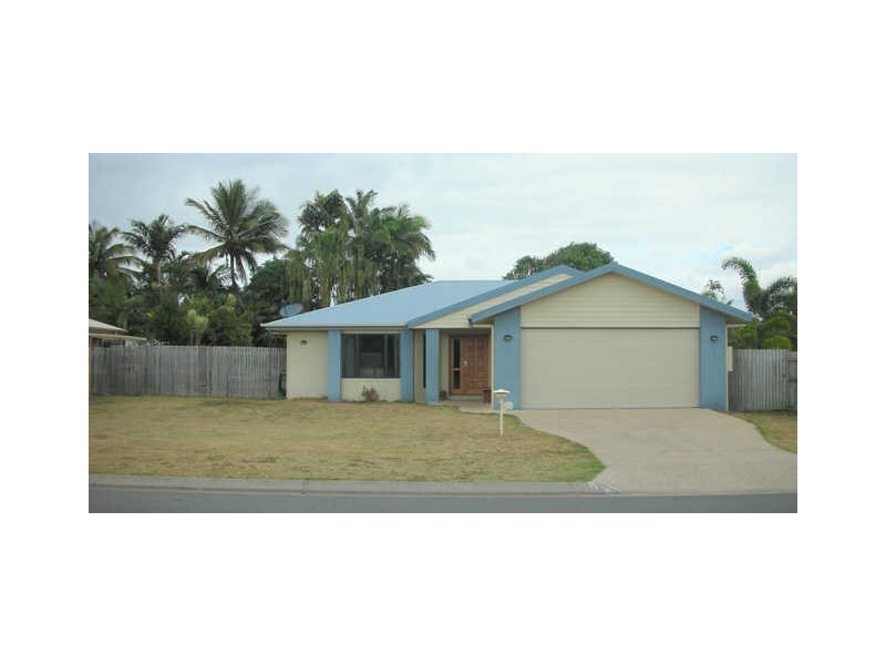 18 Beachside Place, Shoal Point QLD 4750