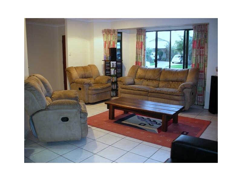 18 Beachside Place, Shoal Point QLD 4750