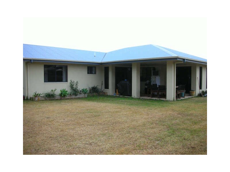 18 Beachside Place, Shoal Point QLD 4750