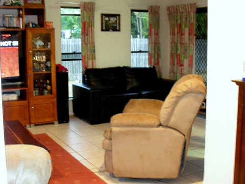 18 Beachside Place, Shoal Point QLD 4750