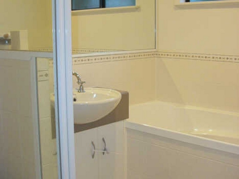 18 Beachside Place, Shoal Point QLD 4750