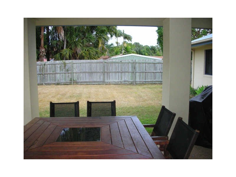 18 Beachside Place, Shoal Point QLD 4750