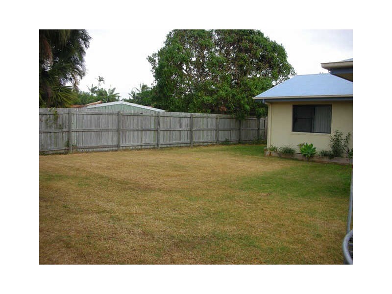 18 Beachside Place, Shoal Point QLD 4750