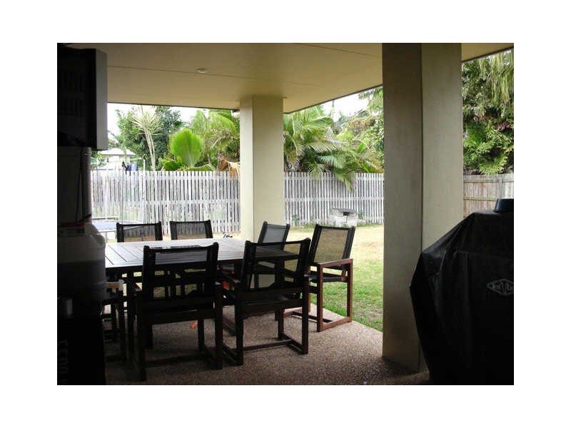 18 Beachside Place, Shoal Point QLD 4750