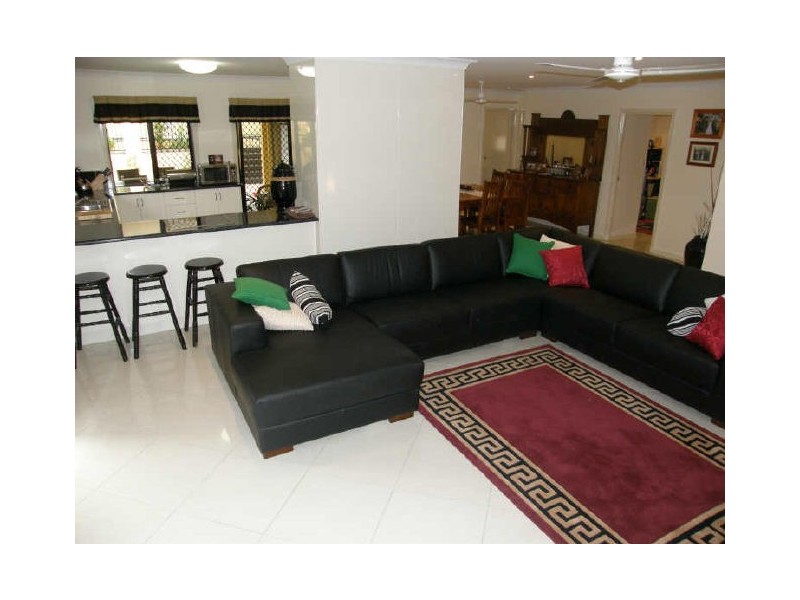 4 Beachside Place, Shoal Point QLD 4750