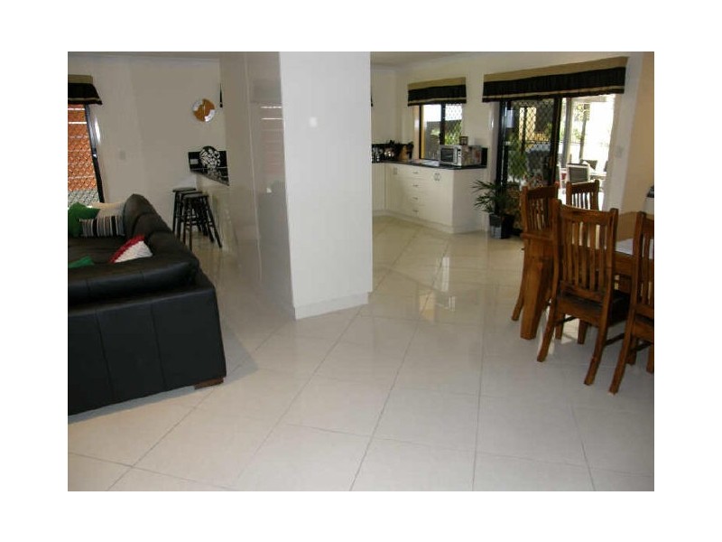 4 Beachside Place, Shoal Point QLD 4750