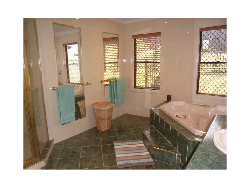 4 Beachside Place, Shoal Point QLD 4750