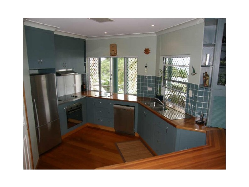 14 Sunrise Place, Blacks Beach QLD 4740