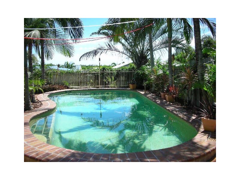 3 Hillcrest Street, Eimeo QLD 4740