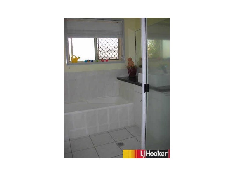 3 Hillcrest Street, Eimeo QLD 4740