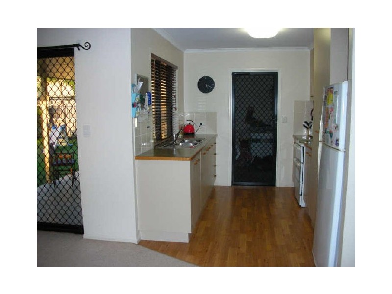 8 Edmund Kennedy Court, Rural View QLD 4740