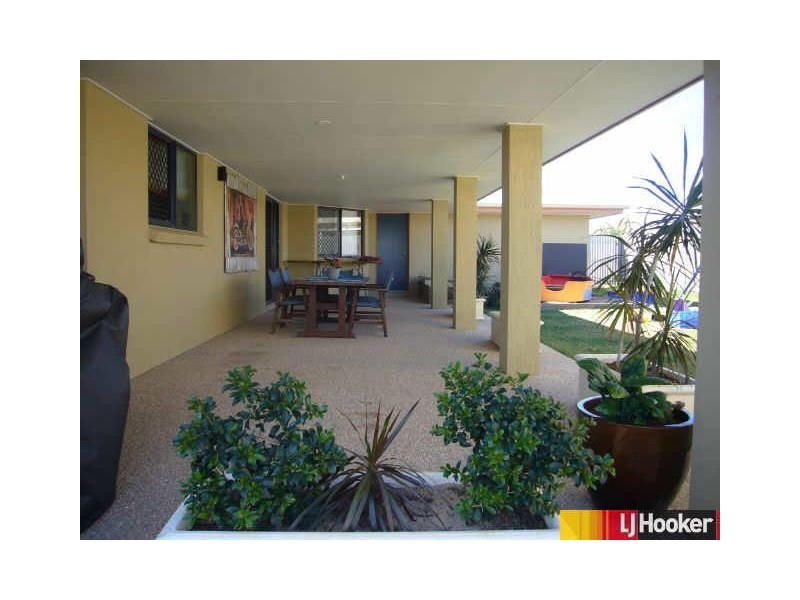 4 Bluewater Court, Bucasia QLD 4750