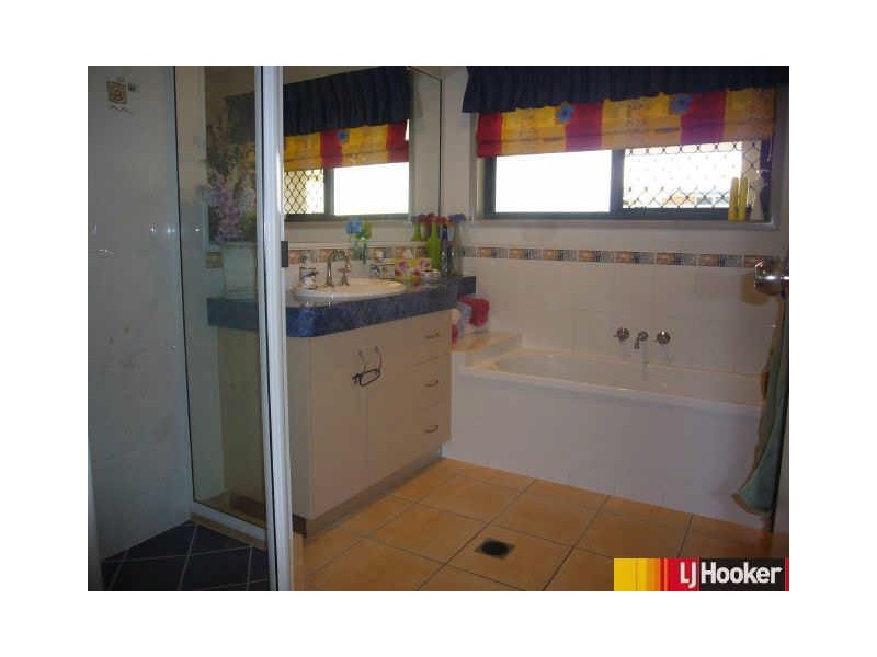 4 Bluewater Court, Bucasia QLD 4750