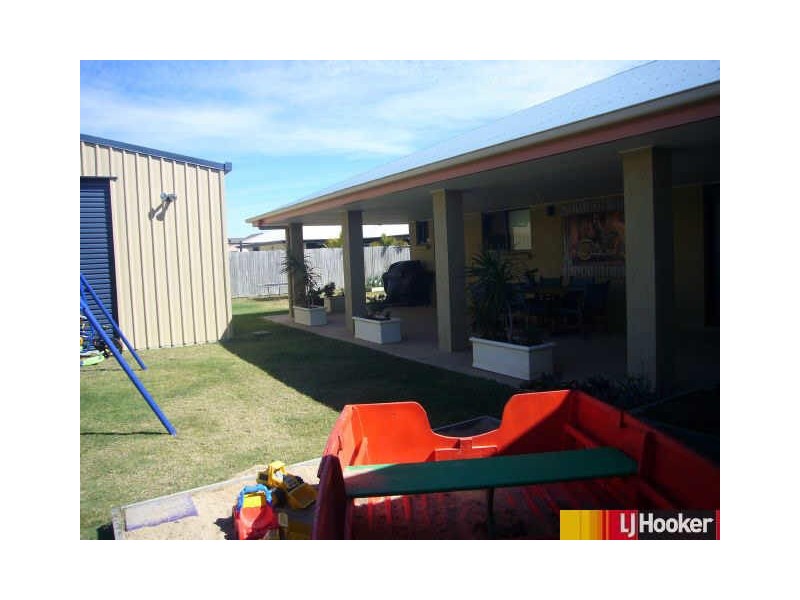 4 Bluewater Court, Bucasia QLD 4750