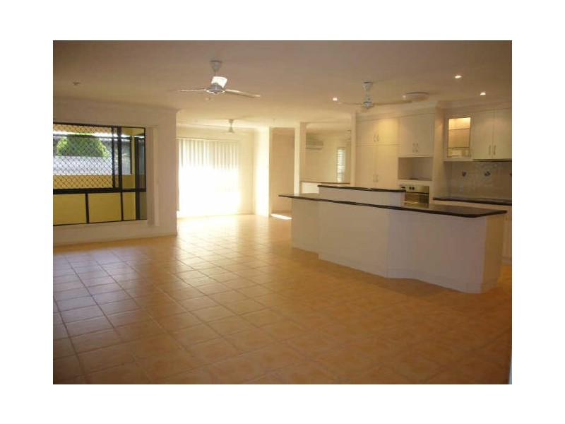 5 Beachside Place, Shoal Point QLD 4750