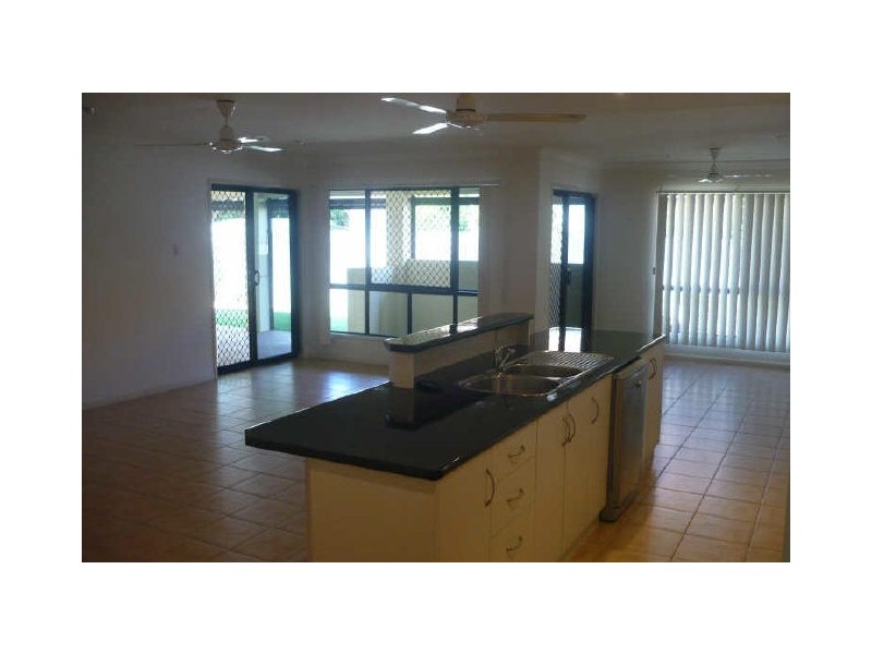 5 Beachside Place, Shoal Point QLD 4750