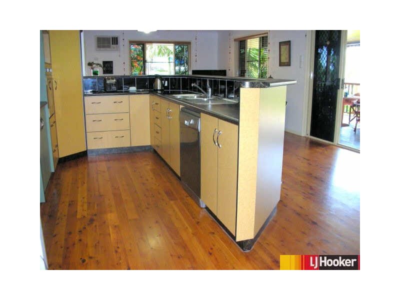 17 Hillcrest Street, Eimeo QLD 4740