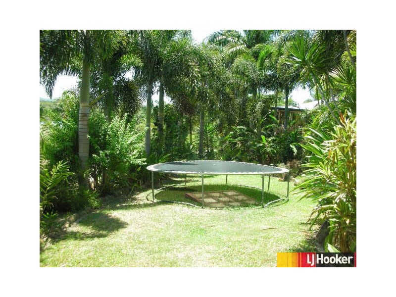 17 Hillcrest Street, Eimeo QLD 4740