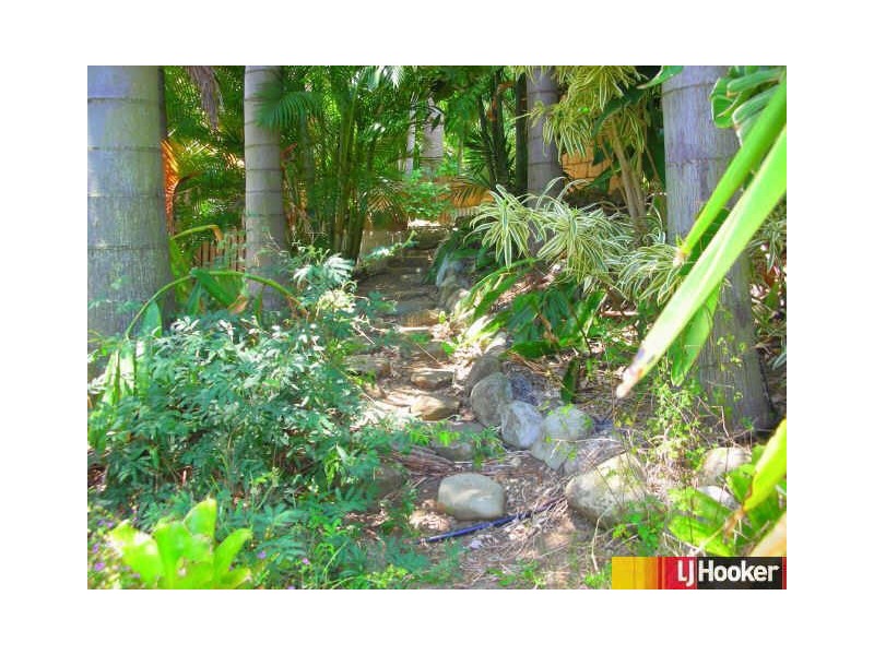 17 Hillcrest Street, Eimeo QLD 4740