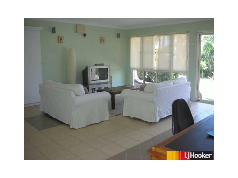 13 Hillcrest Street, Eimeo QLD 4740