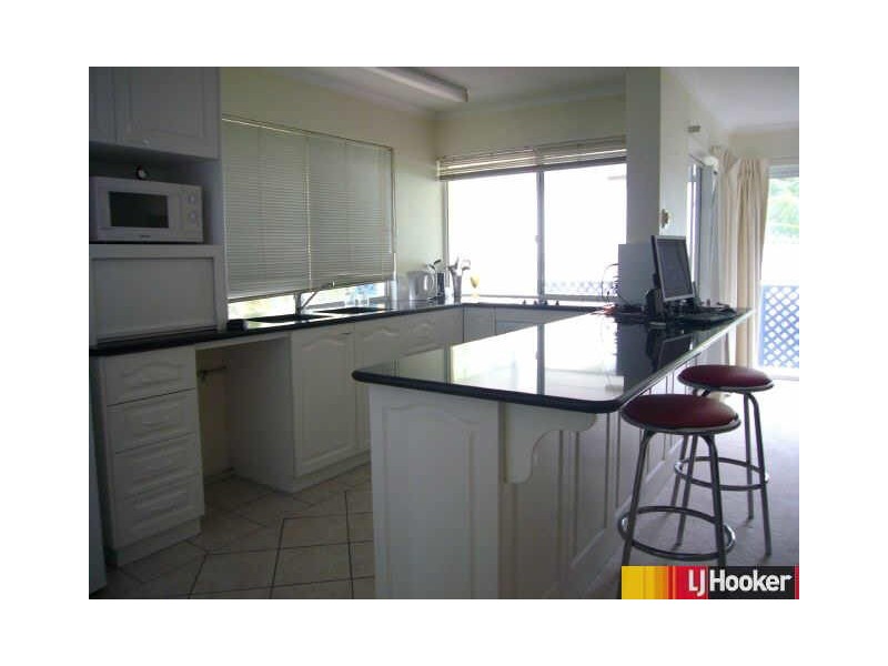 2/18 Beach Road, Dolphin Heads QLD 4740