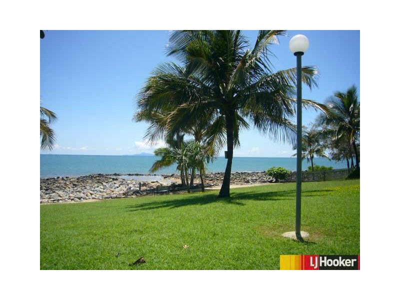 15/2 Beach Road, Dolphin Heads QLD 4740