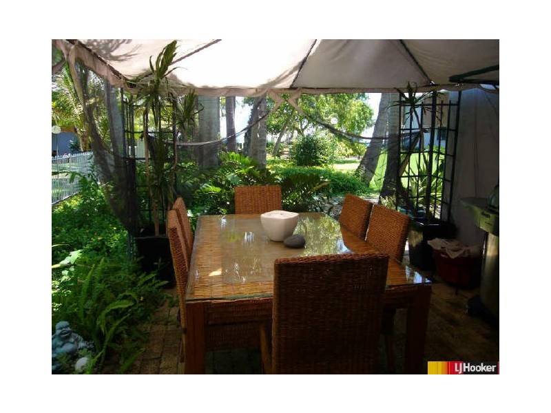 15/2 Beach Road, Dolphin Heads QLD 4740