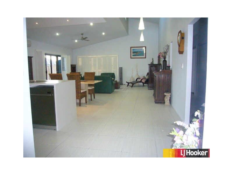 27 Narrabeen Street, Blacks Beach QLD 4740