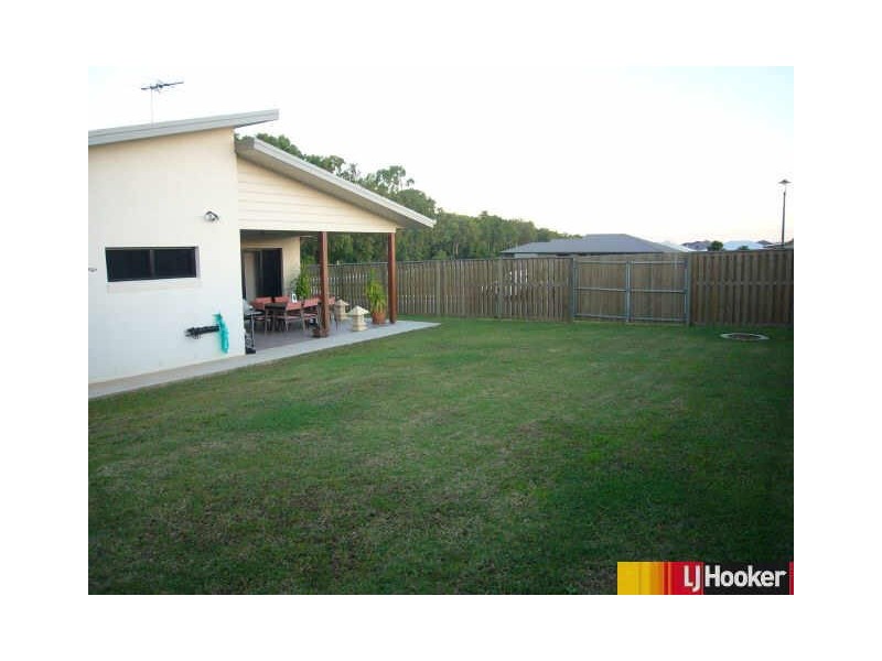 27 Narrabeen Street, Blacks Beach QLD 4740