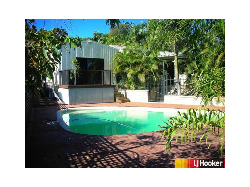 6 Hillcrest Street, Eimeo QLD 4740