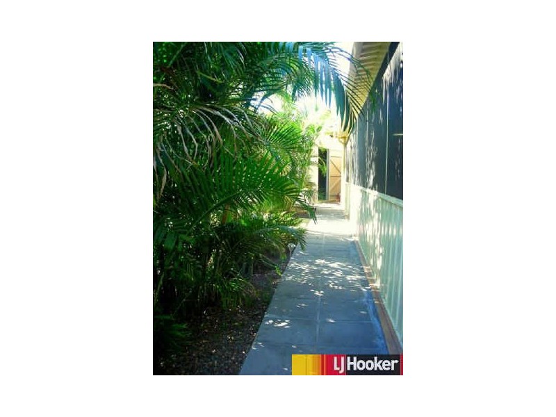 6 Hillcrest Street, Eimeo QLD 4740