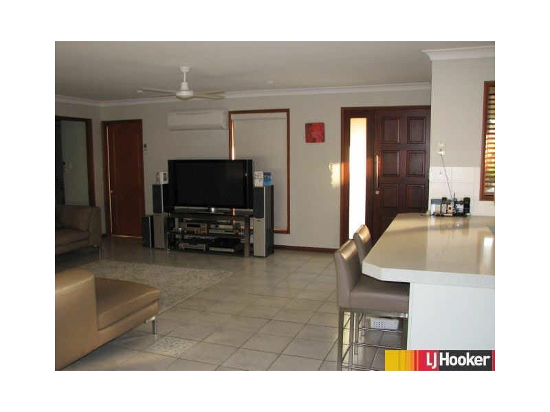 7 Theodore Crescent, Rural View QLD 4740