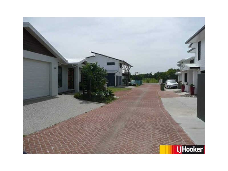 18 Seafarer Court, Blacks Beach QLD 4740