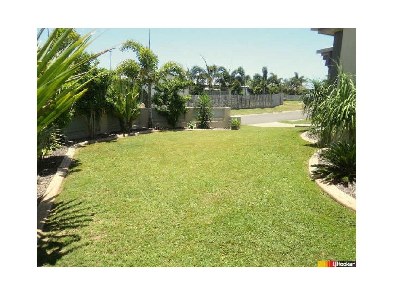 2 Shamic Court, Eimeo QLD 4740