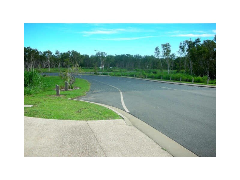 2 Townsend Street, Bucasia QLD 4750