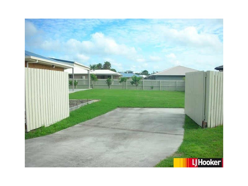 17 Crofton Close, Rural View QLD 4740