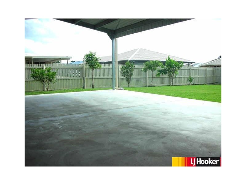 17 Crofton Close, Rural View QLD 4740