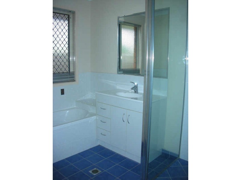 17 Crofton Close, Rural View QLD 4740