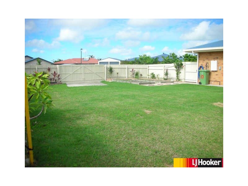 17 Crofton Close, Rural View QLD 4740