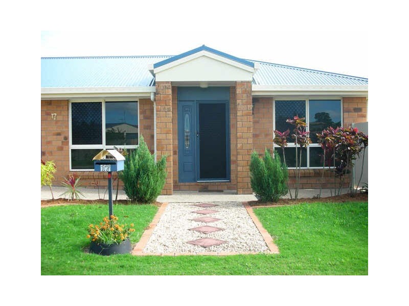 17 Crofton Close, Rural View QLD 4740